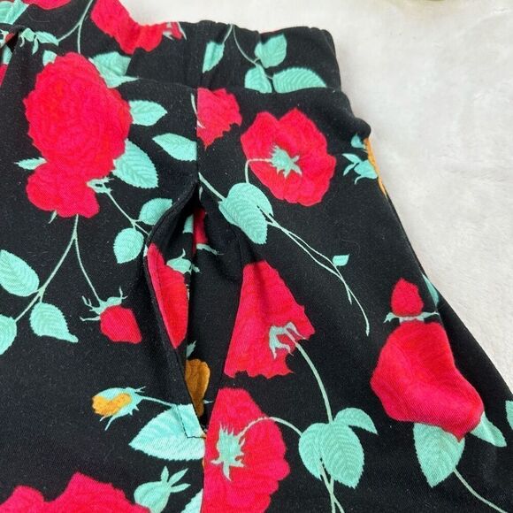 LuLaRoe S Madison Box Pleated Midi Skirt Rose And Vine Print Black Red Pull On - Picture 3 of 7